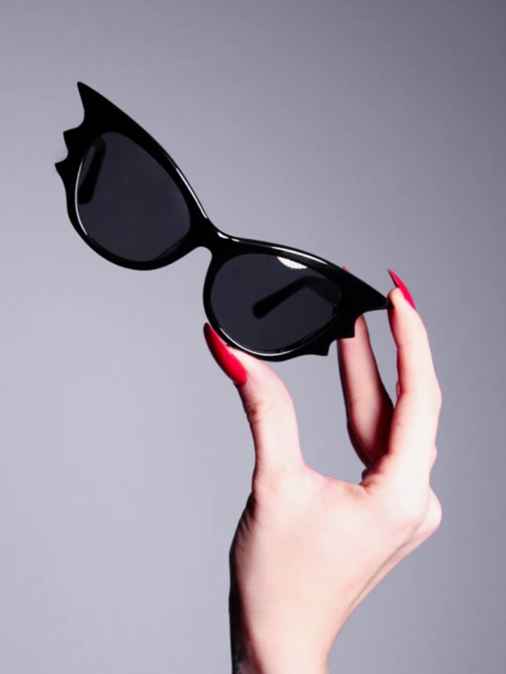 La Femme En Noir Vamp Batwing Black Goth Sunglasses - Picture 2 of 6